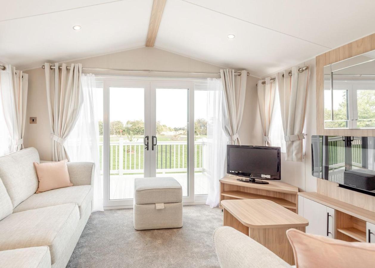 Home Farm Park Lakeside Retreat Burgh le Marsh Oda fotoğraf